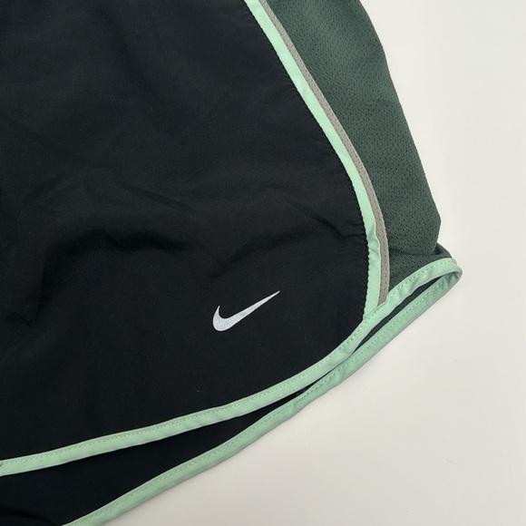Nike running shorts - Picture 2 of 4